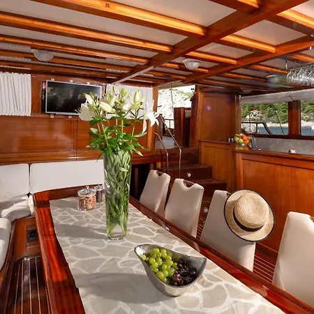 Anna Marija Bateau-hôtel